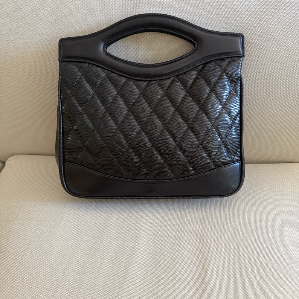 Elegant Black Quilted Women's Bag